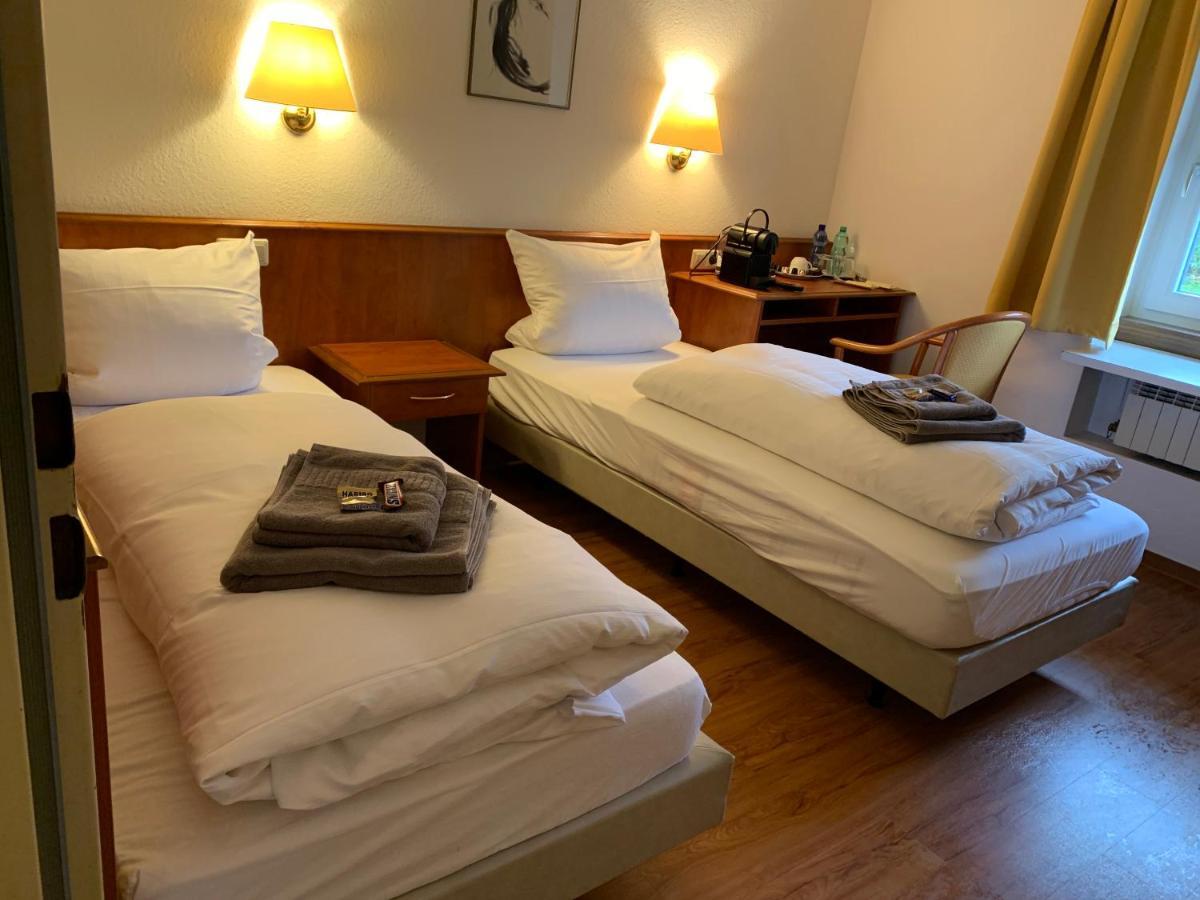 Gaestehaus An Der Rheinbruecke Altlussheim Εξωτερικό φωτογραφία