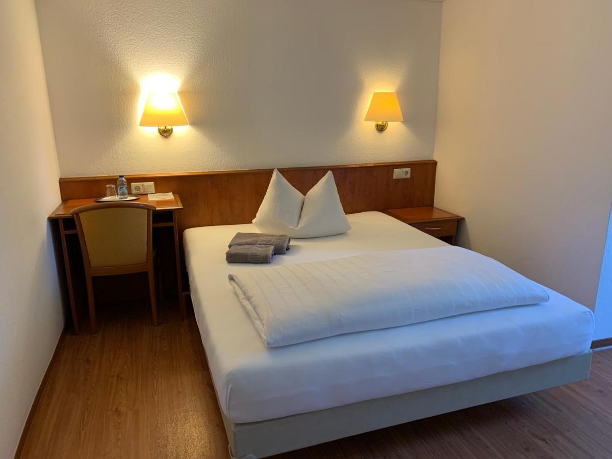 Gaestehaus An Der Rheinbruecke Altlussheim Εξωτερικό φωτογραφία